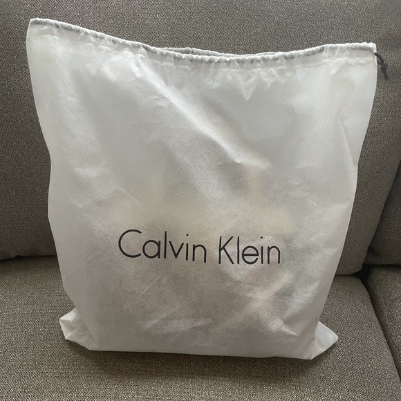 NWOT Calvin Klein Signature Crossbody Shoulder Bag - Picture 2 of 15